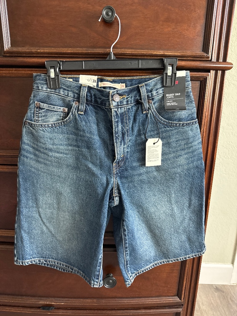 Levi’s dad jorts